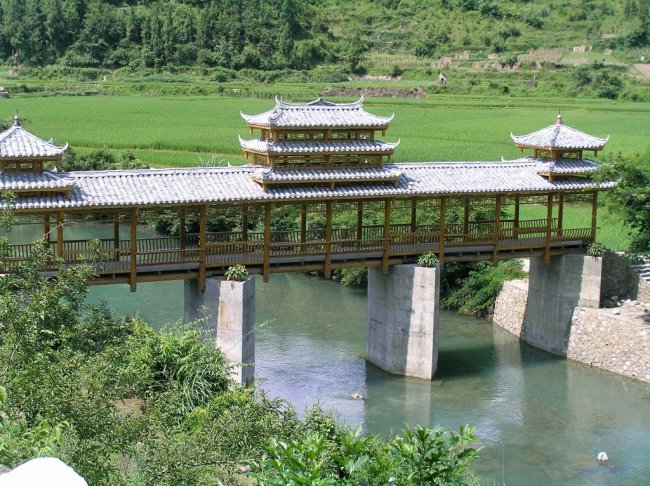 贵州荔波掌布景区的风雨桥