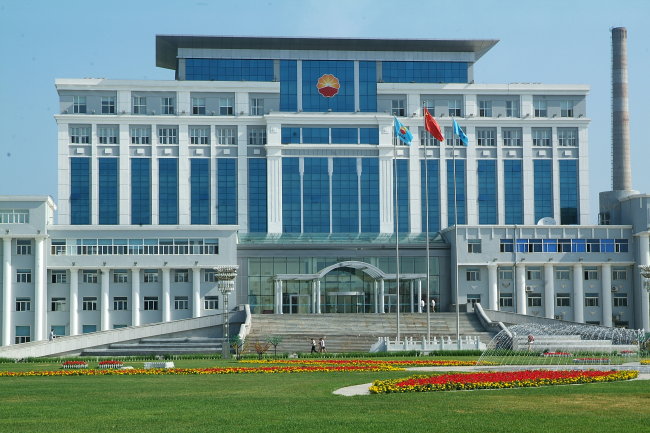 大庆炼化公司办公楼外景