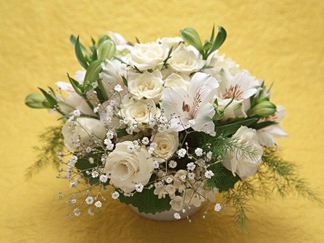 白玫瑰香水百合花束 高清摄影图片